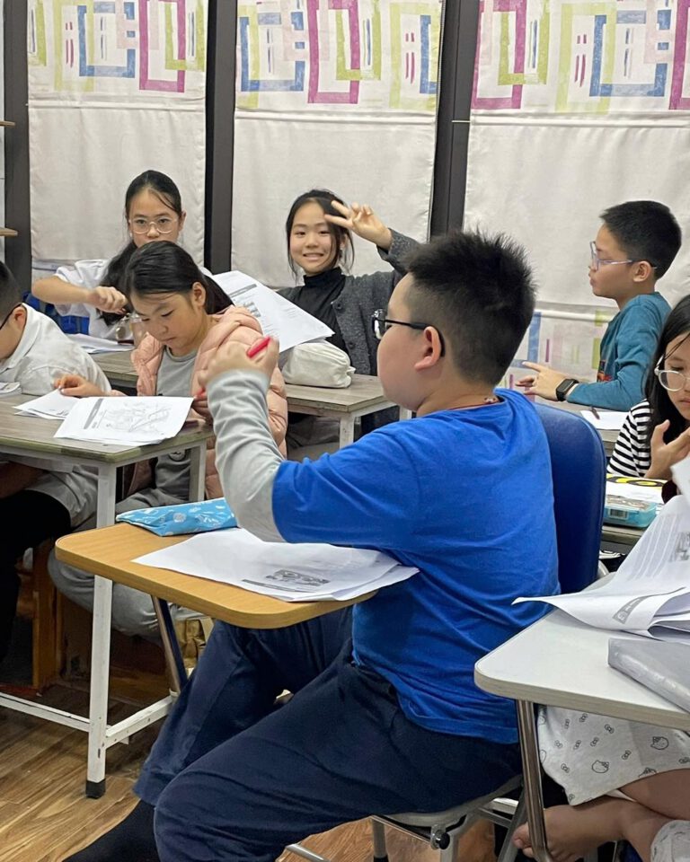 Học viên MEducation trong lớp học tiếng Anh